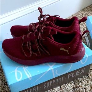 Maroon puma sneakers size 6.5